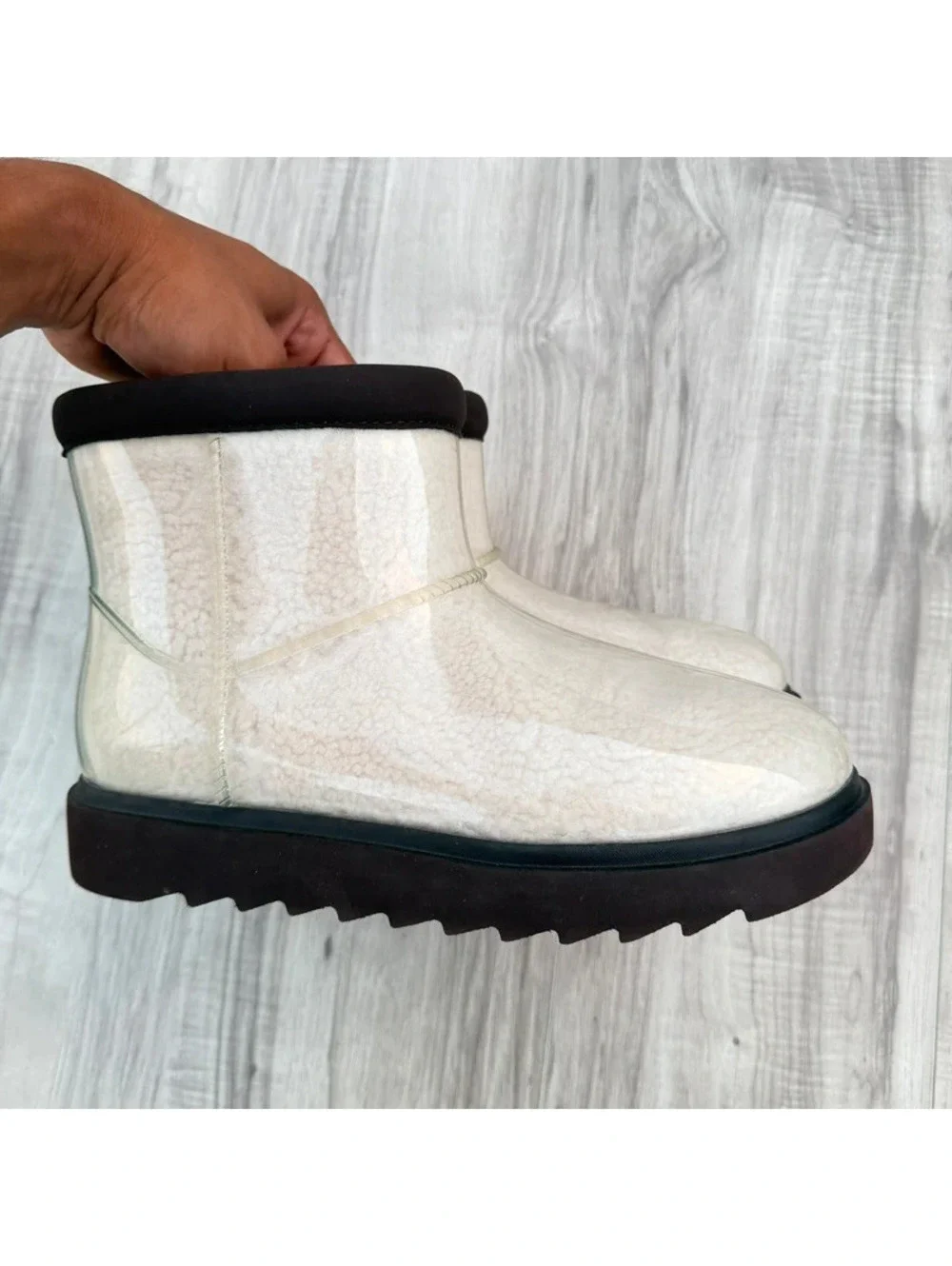 Koolaburra by UGG White Sherpa Waterproof Boots Women’s Size 9